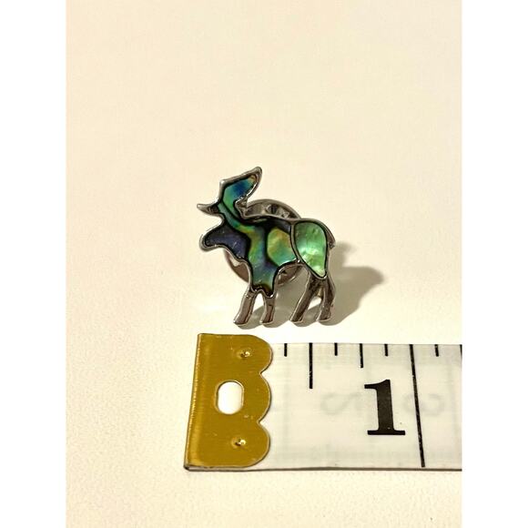 Ammolite(?) Brooch Lapel Pin Moose Silver Tone Canadian Collector - Picture 2 of 4